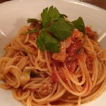 Casa Biatta delle Marchesine - 鶏せせりとれんこんのパスタ　ピリ辛トマトソース　イタリアンパセリ添え