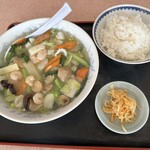 Gachi Chuka Mine - 【2024.9.16(月)】ラーメンセット（海鮮ラーメン＋餃子＋ライス＋漬物）680円