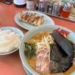 Yamaoka Ya Ooguchi Ten - 特製味噌ラーメン（麺1.5）＆餃子セット