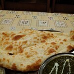 POKHARA CURRY HOUSE AND HALAL FOOD - ナン大きい！