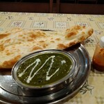 POKHARA CURRY HOUSE AND HALAL FOOD - 辛いソースもどうぞ