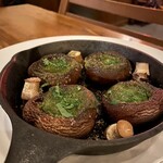 ボウズ - ブラウンマッシュルーム。ガーリックバター味でした