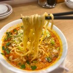 ちょもらんま - 麺はモチモチ　白胡麻スープによく合います