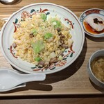 Chinese Saichu Es Sawada Shinmaru Biru Ten - 五目炒飯セット(1650円)﻿ スープ、小鉢、漬物、 杏仁豆腐付き