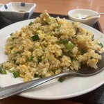 牡丹亭 - 牛バラ入りのニンニク味炒飯