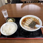 味吉 - 料理写真:チャーシューメンとライス中