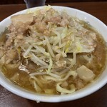 D麺 - 料理写真:ヤサイ少なめニンニク少なめ