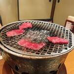 和牛焼肉 神楽坂 牛ます - 上手に焼けた✨網は言えば替えてくれる。