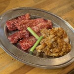 Sumibi Yakiniku Yamogoro - テッチャン￥792　カルビ￥935