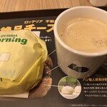 LOTTERIA Akita Ste-Shontopiko Ten - モーニング390円（ベーコンエッグバーガー、ホットコーヒー）