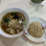 中国料理 陽華飯店 - ワンタンメン＋半炒飯７５０円