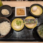 Matsu no Ya Handa Ten - 玉子かけごはん定食（納豆320円サービス券でポテサラも。）