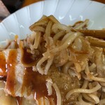 Yamashita Okonomiyaki Ten - 麺は短めにカット　食べやすくした結果とのこと