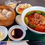 中国料理 上海 - 料理写真:台南ラーメン小籠包セット