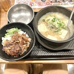 カルビ丼とスン豆腐専門店 韓丼 - 白海鮮スン豆腐とカルビ丼(小)