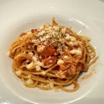 RiSTORANTE EST -  鶏もも肉のラグートマトソース スパゲッティーニ プロボローネチーズ添え