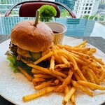 MAISON MARUNOUCHI - マルノウチ 和牛チーズバーガー&フレンチフライ01