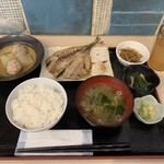 日本酒と肴 ふるさと - 日替わり定食　鯵の開きと鳥つくね大根煮