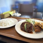 Yoshoku Bistro Muroya - 「おすすめランチ(1,200円：税込）を頂くことに。 この日は「和風テリヤキハンバーグ＆カレーコロッケ」、スープ、ライス付。