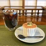 jin café - ・水出しコーヒー M 500円/税込
※ jin cafe'オリジナルブレンド
・ティラミスチーズケーキ 550円/税込