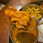 Ganesh - ごろっと大きなチキン入りのチキンカレー