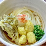 Udon Sato -  秋の季節商品。『栗と舞茸の秋天ぷらぶっかけうどん』 
                      定番の舞茸天にと栗の天ぷらの乗ったぶっかけうどんです。