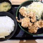 伝説のすた丼屋 - 唐揚げ5個。