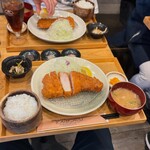 Butaniku Ryori Senmon Ten Tonkatsu Nori - 上ロースカツランチ