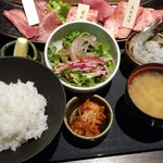 Akita Gyugentei Sanno Bekkann - ロースとカルビと牛タンとエビで2400円。