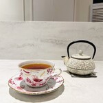 SALON BAKE & TEA - 