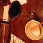 Robata Bar Kuma - ワインで乾杯☆つきだしは、洋風のお豆腐…？？