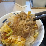 Matsuya Honanchoekimaeten - キャベツとベーコンのペペロンチーノ牛めし 並盛
                      牛肉持ち上げ