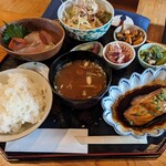 まち屋 - 料理写真:相方は刺身＆煮魚を♪