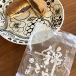 266098161 - どら焼き白：皮に米粉を一部使用、もちもち食感でしっとりしたどら焼き