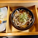 築地 - ◯掛けそば
汁も寝かしているカエシ
味醂の円やかさがあり、合ってて美味しい