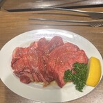 Counter Yakiniku Senmon Yakiniku Oonishi Takadanobaba Ten - タン３種盛り