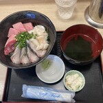 ○屋 - 本まぐろ•炙りサワラ•ホタテ切り落とし丼　1500円