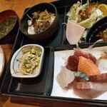 ふじはる - お刺し身定食　700円　今日はホワイトシチューもありましたよ