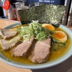 横浜家系ラーメン 友喜家 - 料理写真: