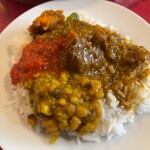 Indian Restaurant New Karika - ライスお代わりして作った乗せカレー