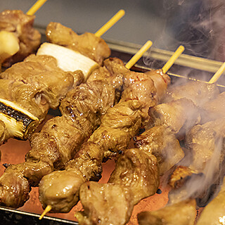 Perfect for eating on the go: pork skewers from a specialty store and other luxurious dishes