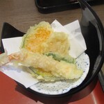 Washoku Mendokoro Sagami Ama Jimokujiten - 彩り寿司御膳 1,650円（税込）。