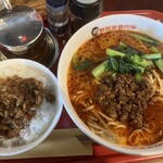 鬍鬚張魯肉飯 - 料理写真: