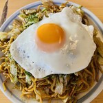 ひろしま屋 - 料理写真:焼きそば(目玉焼き乗せ)