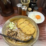 日乃屋 - メンチカツカレーうどん（玉子ご飯）