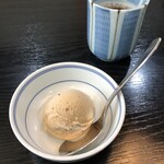 銀座 - 食後のデザート　栗のアイスクリーム