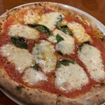 Pizzeria Eigoro Iyomishima - 燻製モッツァレラのマルゲリータ