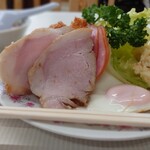 辰巳軒 - 一口カツ、焼豚、ロースハム、目玉焼き、サラダ、ライス