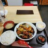 優しい中華 柊 - 料理写真:★★★酢豚定食990円 量多くCP良い！黒酢の甘みが鼻を抜けて 美味しいが肝心の豚が噛み切れないほど硬く スジだらけ。この辺は食事するところがほとんどないので行列になってるだけ。