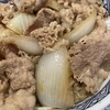 吉野家 - 牛丼。